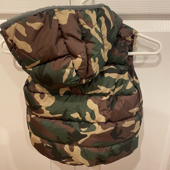 Zara kids puff vest, camouflage, size 2-3 toddler - Picture 2 of 3